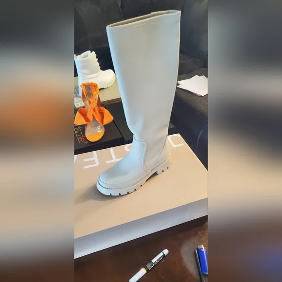 Shoedazzle rain boots